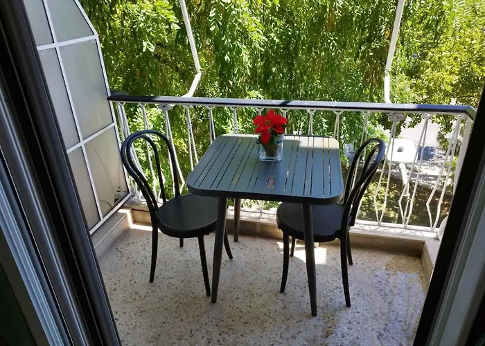 Zeus Apartment